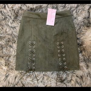 NEW| LOLA SHOETIQUE/miss Lola olive skirt
